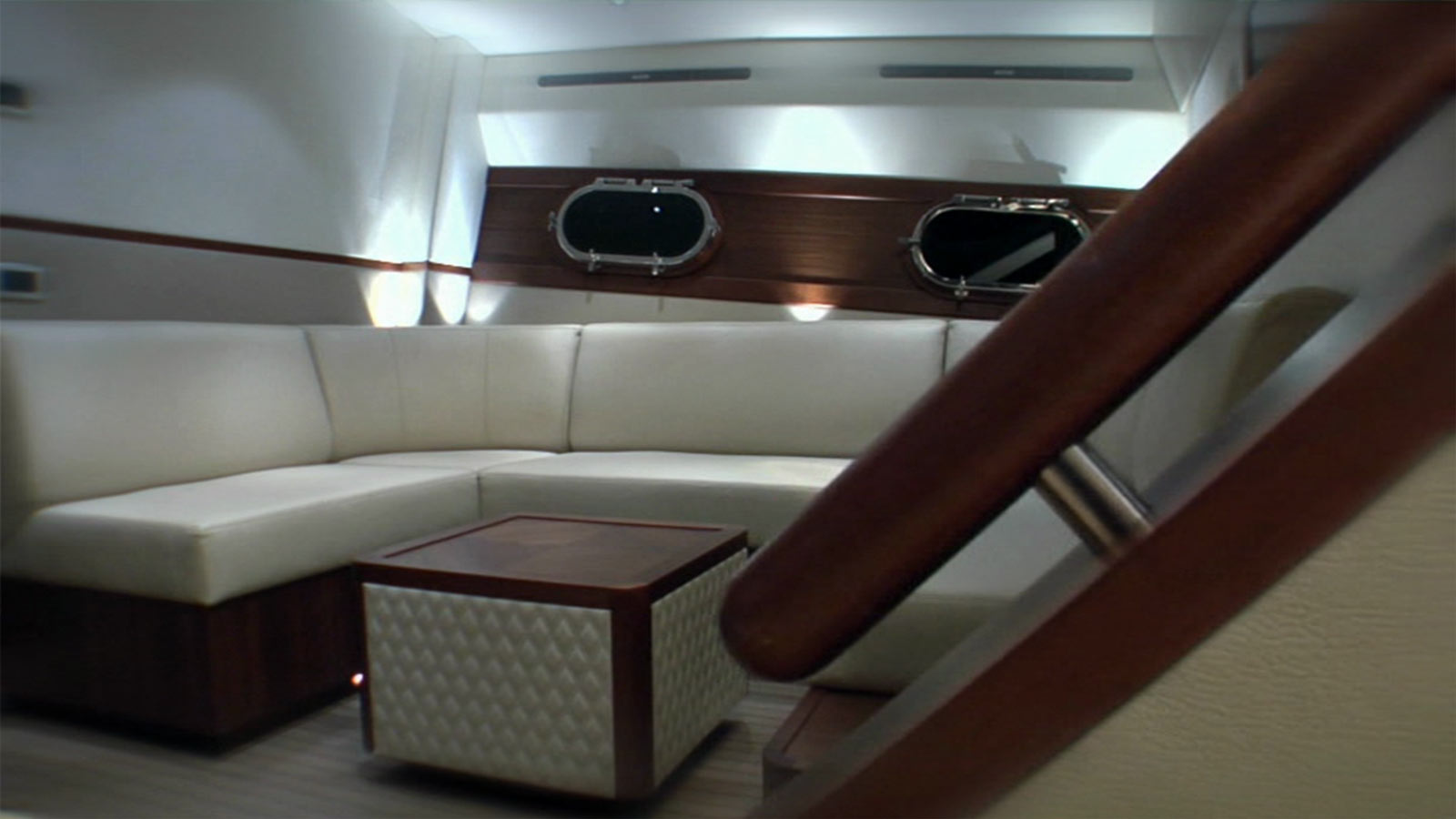 Innenaufnahme für das Promotionvideo der hochwertigen Yacht Aguti Yachts Clip